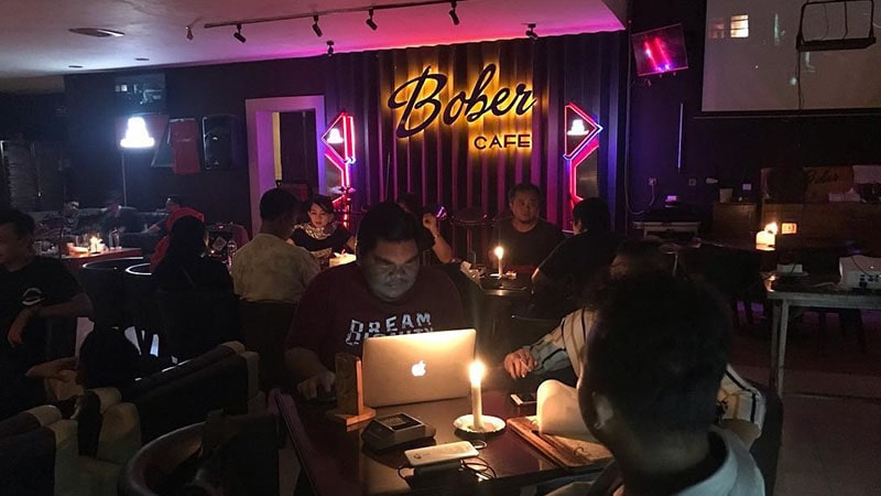Tempat Nongkrong di Bandung 24 Jam - Bober Cafe