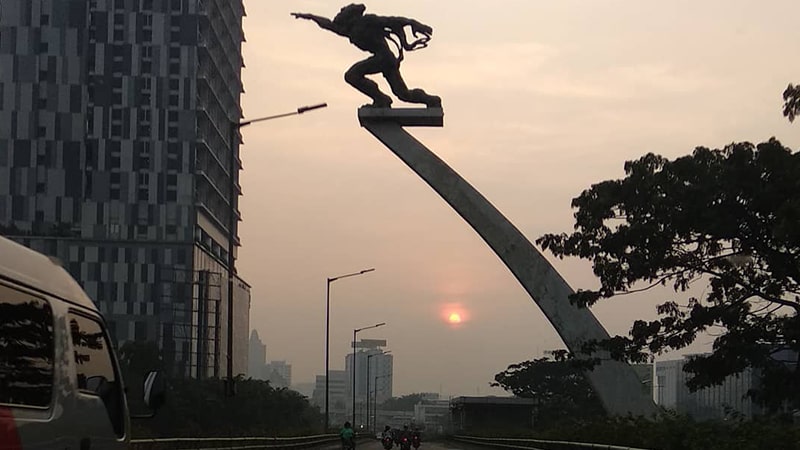 Tempat Wisata di Jakarta Selatan - Patung Pancoran Pagi