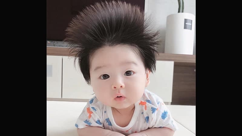 Foto-foto Bayi Lucu - Bayi dengan Rambut Kesetrum