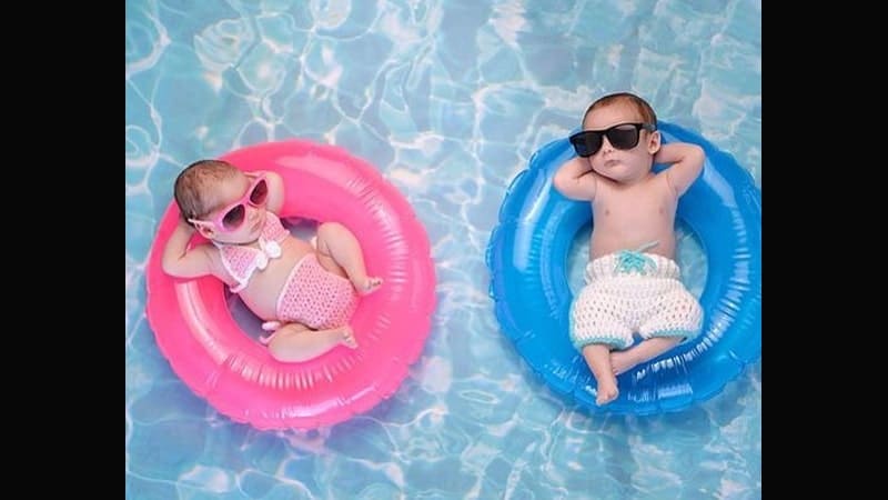 Foto-foto Bayi Lucu - Bayi Kembar di Kolam Renang