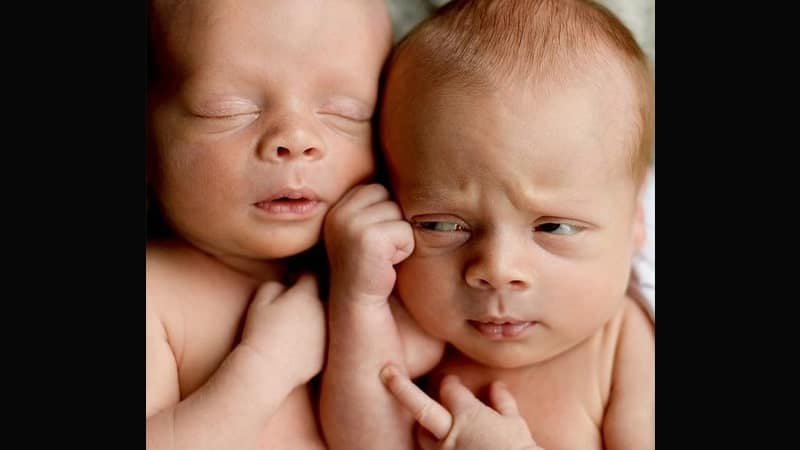 Foto-foto Bayi Lucu - Bayi Kembar Suruh Geser