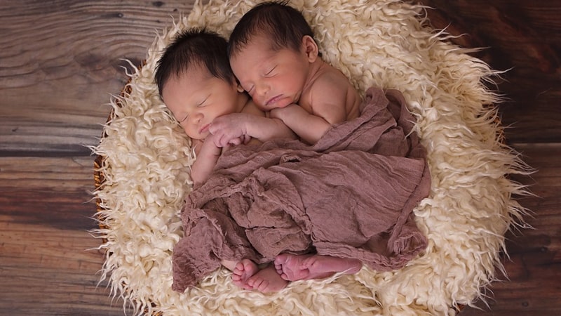 Perempuan lucu laki bayi kembar laki dan foto gambar bayi