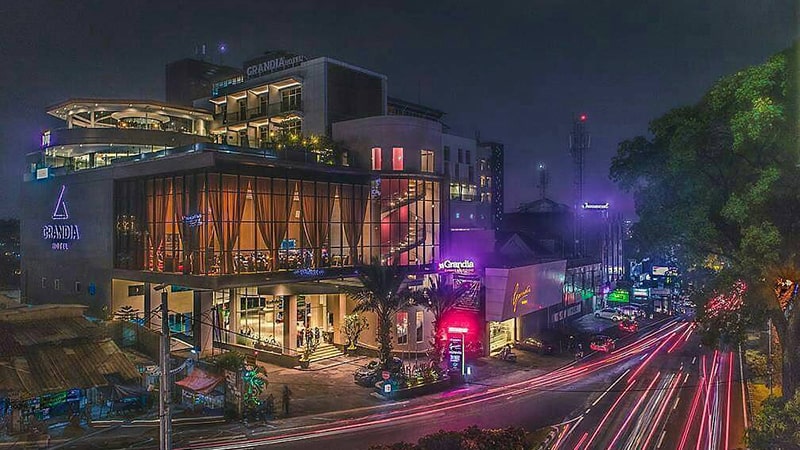 Tempat Wisata di Bandung - Jalan Cihampelas