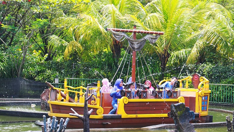 Wisata JungleLand Sentul Bogor - Boat Blaster