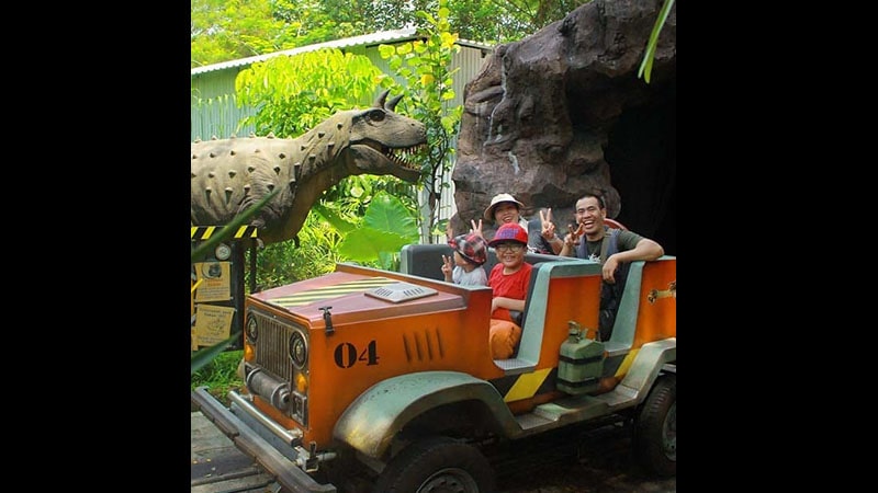 Wisata JungleLand Sentul Bogor - Safari Dino
