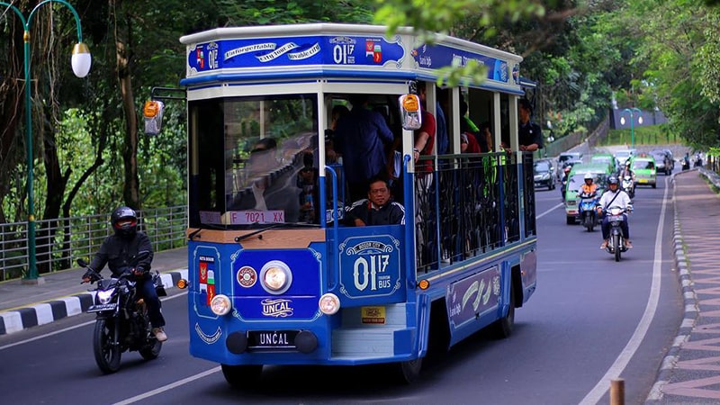 Tempat Wisata di Bogor - Bus Wisata Uncal