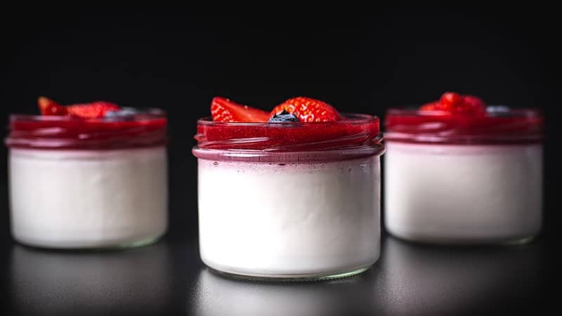 manfaat yogurt - yogurt stroberi