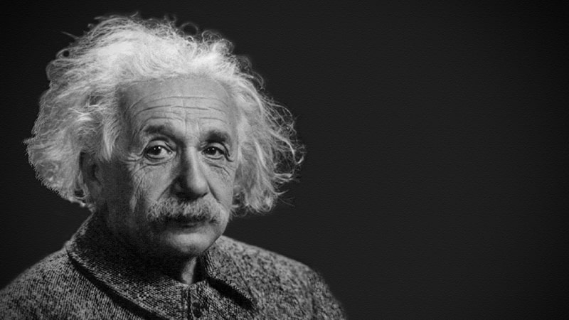 Biografi ALbert Einstein - Einstein Saat Tua
