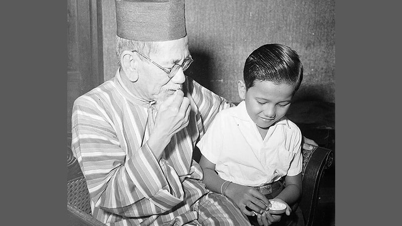 Biografi KH Agus Salim - Bersama Anak Bungsunya