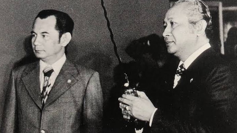 Biografi Emil Salim - Bersama Presiden Soeharto