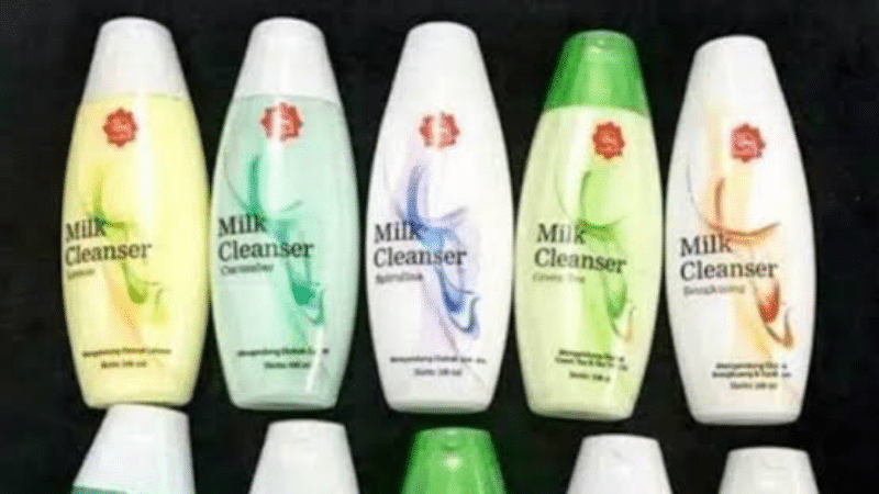 (Gambar 2) Viva Face Tonic dan Milk Cleanser